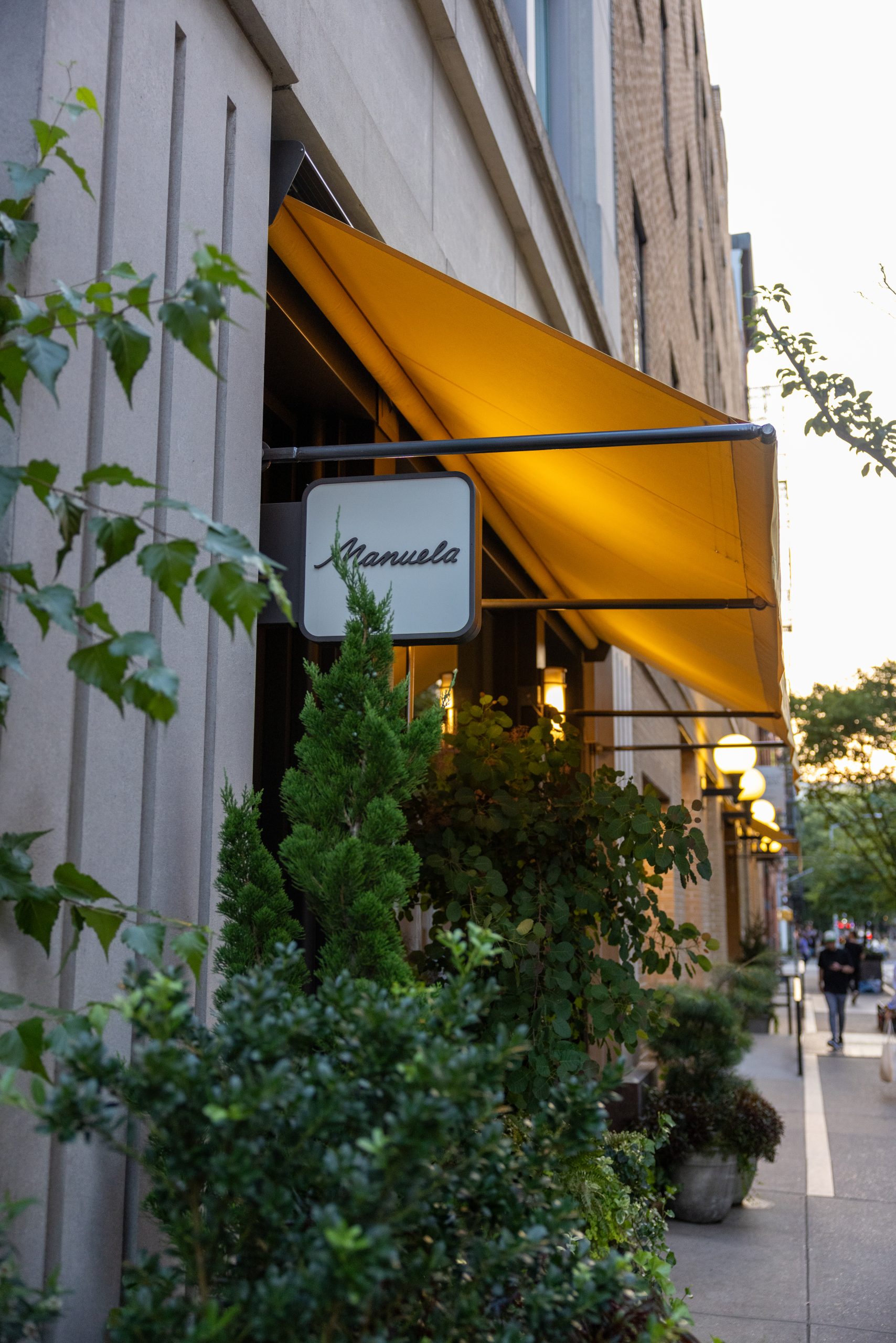 Manuela New York Exterior